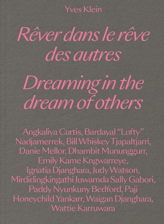 Book cover of 'Réver dans le rêve des autres' featuring pink text on a dark background, with the author's name 'Yves Klein' at the top.